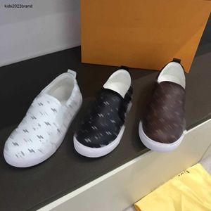 Nya barnskor högkvalitativ slip-on baby sneakers storlek 26-35 inklusive lådor logotyp tryck flickor pojkar designer skor 24feb20