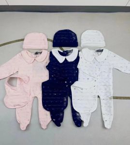 Mode Säugling Kinder Strampler Designer Neugeborene Baby Mädchen Brief gedruckt Langarm Overalls Hut Lätzchen 3 Stück Luxus Babys Baumwolle 1. Aufstieg Kleidung A9909