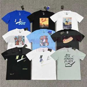 Mens Tshirts Tech Designer Shirts Crewneck Alphabet T-shirt Kvinnor Casual Loose Shorts Tech Fleece Sports Short Hidees Finnes i en mängd olika stilar