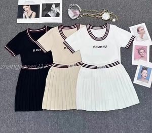 2024 Designer Ladies Spring/Summer Fashion New Letter Brodery Sticked Round Neck Slim Short Sleeve + Ladies Luxury Pleated Kirt Summer Luxury Casual 2-Piece Set