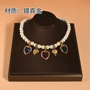 Mittelalterliche leichte Luxus-Temperament-Perlenkette, Naturstein-Liebesanhänger, Palast, Retro-Nischen-Design, Sinnhalsband