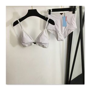 Set di costumi da bagno da donna di design ikbini da spiaggia set da spiaggia all'aperto lettera stampata triangolo logo bikini da donna sexy sole sport tempo libero moda bikini da donna bianco