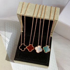 Colar de colar de van pingente de ouro pingente de ouro quatro folhas de luxo de luxo de luxo para joias de jóias de jóias longas para mulheres, com ritmo de prata de titânio, multicolor