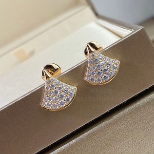 Diva UFO Series Designer Dangle Earrings for Woman Officiella reproduktioner Guldpläterade 18K Fashion Luxury Diamond Brand Designer Exquisite Gift With Box 033