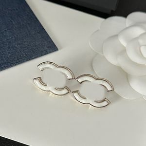 High-End-Charme-Ohrring, Designer-Ohrstecker, 18 Karat vergoldetes Kupfer, weiße Ohrringe, modische Damen-Markenbrief-Kristall-Strass-Perle, Damen-Hochzeitsschmuck, Geschenke