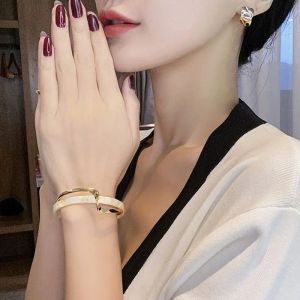 Vintage Fashion White Shellfish Board Bend 14k Yellow Gold Bracelet for Women Geometric Overlap Opening Bangle Jewellery Pulseras Mujer