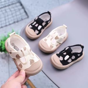 Весенне-летняя обувь для маленьких мальчиков, мягкая удобная парусиновая обувь, тканевая обувь для первых ходунков для девочек, кроссовки, обувь для доски, 240220