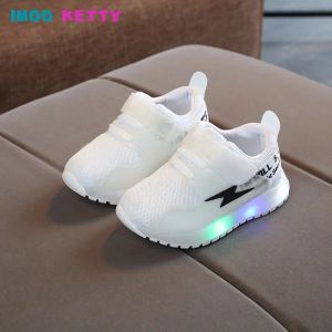 Outdoor 2023 Wiosenne i jesienne dzieci LED Sneakers Boys Blowing Buty Dziecione dziewczyny buty maluchowe z lekkimi trampkami świetlnymi