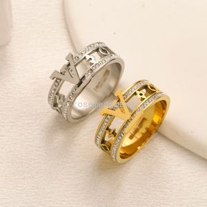 Projektanta markowe pierścionki z literami Kobiety złoto plisowany sier kryształ stal nierdzewna miłość para biżuterii ślubnej