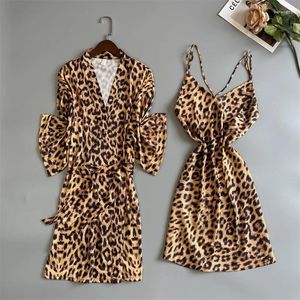 Kvinnors sömnkläder Leopard Robe Set Nightdress Ice Silk Homewear Women Summer Bathrobe Gown Satin Nightgown Femme Kimono Suit