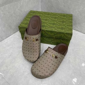 Designer tofflor g-tryck mulor flip flops för kvinnor loafers metall kedja casual sko män läder toffel plånbok 240215