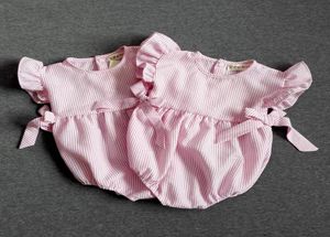 新生児の綿のリネン布のしわの赤ちゃんは、ヨーロッパとアメリカの最新デザインの幼児服幼児の子供向けジャンパー4183089