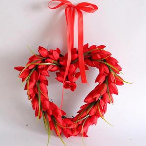 装飾的な花バレンタインデーガーランドガーデン飾り鮮やかな赤いチューリップリースラブハートリアルな外観