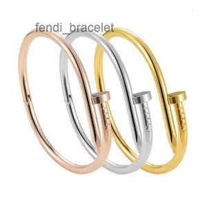 Bracciale per unghie Cati di qualità Semplice e personalizzato in acciaio inossidabile e titanio che non sbiadisce