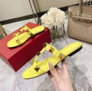 Valentine Sandals Best-quality Fashion Designer Holiday Summer Comfort Flat Shoes Open Toe Lightweight Sexy Hot Slippers