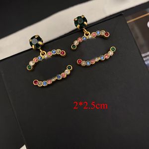 High-end charme brinco designer orelha parafuso prisioneiro nunca desbotando cobre antigo brincos de ouro moda feminina marca carta cristal strass mulheres jóias de casamento presentes