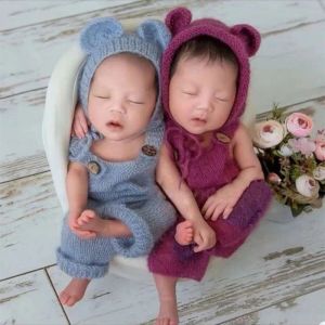 写真新生児の幼児の写真小道具少年の女の子の衣装かわいいクマの帽子とオーバーオールセットソフトモヘア写真服ジュムスーツ