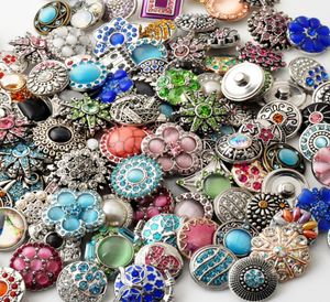 50pcllot Wysokiej jakości mieszanka wiele stylów rhinestone Metal Charm 18 mm Snap Button Bransoletka dla kobiet Rivca DIY Snap Button Jewelry Y18470201