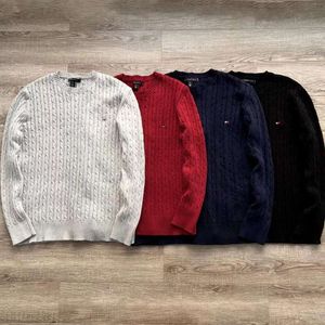 Hilfigers tröja designer lyx mode män toppkvalitet höst vinter runda nacke broderad pullover tjock tråd långärmad lös stickkläder