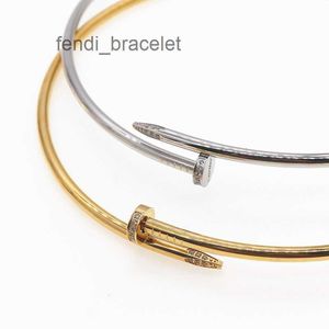 Collare girocollo Cati di qualità in acciaio inossidabile nuova collana cinese piccolo supporto braccialetto con unghie non in titanio intarsiato con diamanti incolori