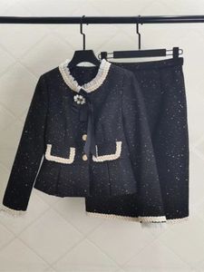 Женский винтажный черный твидовый комплект из двух предметов, осенне-зимний шерстяной жакет с бриллиантами и бантом, пальто, юбка-карандаш с высокой талией 240226