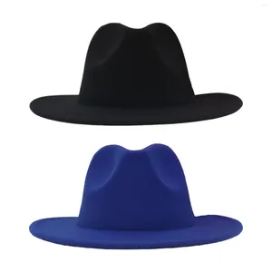 Berets Classic Fedora Hat sukienka czapki ciepłe jazz dla kobiet mężczyzn imprezy cosplay