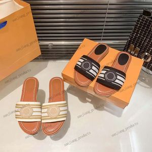 2024 Designer tofflor Paris Black Stripe Canvas broderad präglad linne Beige Famous Flat Mule Slide Sandaler Kvinnor Luxur Summer Beach Platform Lock It Slipper