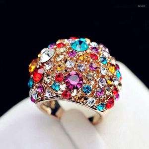 Кольца кластера, модное преувеличенное кольцо, многоцветные кристаллы, широкие массивные коктейльные поп-панк, крутой цвет розового золота, женские массивные ювелирные изделия