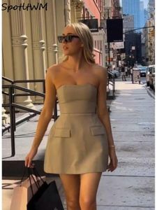 Casual Dresses Sexig solid stropplös miniklänning för kvinnor eleganta smala backless fickor a-line 2024 kvinnlig chic high street vestido mantel