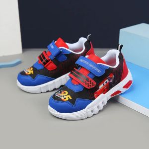 Kreskówka na zewnątrz Lighing Ueena samochody Spiderman Dzieci swobodny lekki buty LED Spring Baby Boy Girl Sport Sneaker Buty