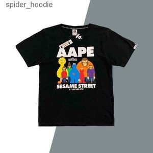 Męskie T-shirty Letnia marka Tide Aape Short Sut Sesame Street Street Joint Małpa Legion wydrukowany T-shirt ins luźne swobodne męskie i damskie pół SLE 240229