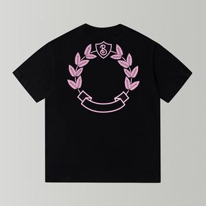 Reino Unido Estilo Folha Emblema Letras Rosa Impressão Tee Designer Camiseta Primavera Verão Moda Casual Skate Homens Mulheres Camiseta 24ss 0229