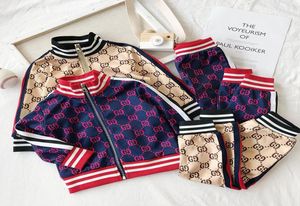 Set di abiti da design per bambini Nuovi set di tracce di stampa di lusso Lettere di moda giacche joggers Stenhirt sportivo Casual Spazzo Spacchi Girls2410489