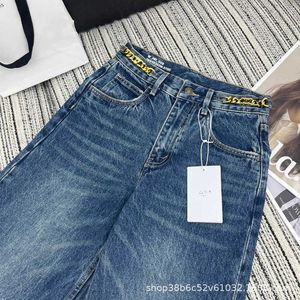 Kvinnors jeans designer high end europeiska varor 24 tidigt vår ny metallkedja midja utsmyckning tvättade denim byxor 5miw