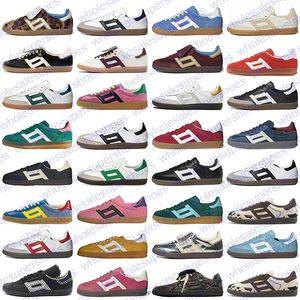 2024 أحذية نباتي OG OG أحذية غير رسمية للرجال للنساء المدربين مصممين السحابة البيضاء الأساسية الأسود بونرز جماعي Green Gum Outdoor Flat Sports Sneakers 36-45