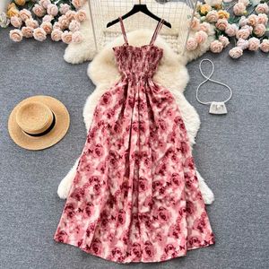 Grundläggande casual klänningar Yuoomuoo Korean Fashion Rose Flower Print Romantic Retro Party Dress Summer Elastic High midje Vacation Long Dress Beach Vestido Y240504