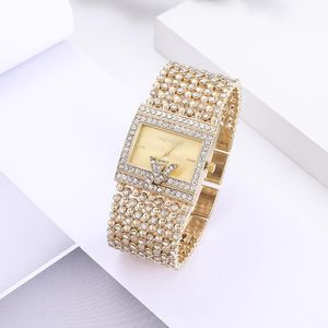 Wristwatches The Trend Is Full Of Star-studded Luxury Women's Watches Letter V Diamond-encrusted Square Steel Strap Fashion Bracel 172s