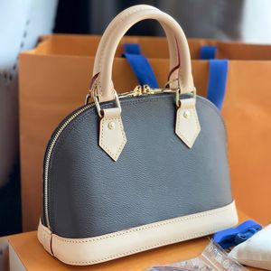 10a üst kol omuz çantası kadın lüksler için tote tasarımcı çanta erkek deri çanta çantaları hafta sonu debriyaj crossbody kabartmalı siyah pochette çanta cüzdan