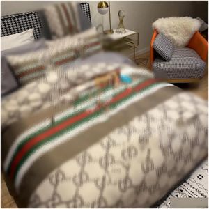 Bedding Sets Luxury Khaki S Bee Letter Printed Queen Size King Duvet Er Bed Sheet Fashion Pillowcases Comforter Set Ers Home Decoratio Dhmc2