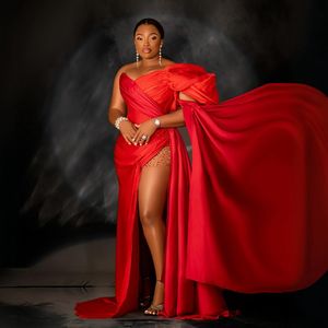2024 Röda aftonklänningar Eleganta balklänningar för afrikanska svarta kvinnor älskling halsringning promdress sida split pärlor rhinestones dekorerad födelsedagsklänning am1064