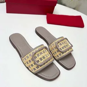 디자이너 여성용 샌들 레이디스 클래식 울트라 패션 비치 신발 크기 35-43을위한 새로운 최고 품질의 진짜 가죽 직조 슬라이드 신발