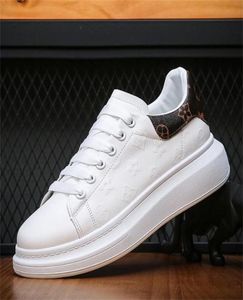 2022 Sneaker di sneaker di marca di lusso Scarpe da uomo Spesso fondo primavera coreano sneaker folle traspirante femme allacciano vulcanize9498328