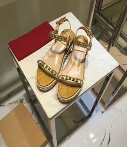 Summer Designer Women Platform Wedge Sandals High Heels Ded Sandal Sexig kvinna Fashion Silver Glitter-täckt läder Sizbgig#3219388