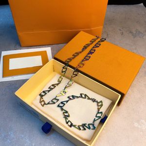 Europe America Fashion Jewelry Sets Men Rainbow-coloured V Initials 2054 Necklace Bracelet Sets 295l