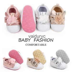 スニーカーの幼児幼児の赤ちゃんの男の子の女の子の靴新生児ソフトソールキャンバスソリッドフットウェアベビーベッドモカシンレタープリントアンチスリップH240601