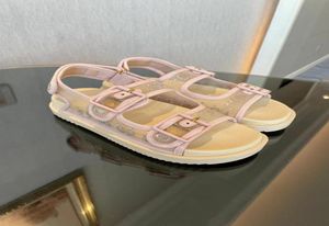 2023 Women039S Sandaler med kristaller Rose Beige Mesh har en chunky ensam krok och slingband stängning tillbaka och remstängningen vid 3553361