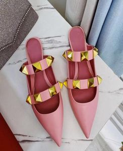 2021 패션 여자 신발 샌들 디자이너 최고 품질의 진지한 가죽 레이디 슬리퍼 리벳 브랜드 박스 크기 35415267160