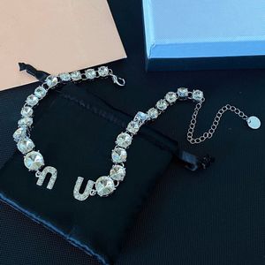 Vogue Men Womens Designer Halsband Diamond Crystal Chains varumärkesbokstavar Silverpläterade kopparhalsband kedja Fashion Jewelry Gift Accessory