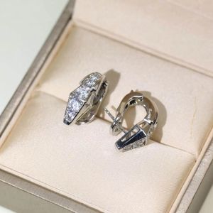 V Gold Top -Qualität Charme Clip Ohrring mit S925 Silbernadel Design mit allen Diamanten Platinfarbe für Frauen Engagement Juwely Geschenk Stempel V4