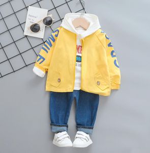 Pojkar Autumn Clothes Cotton Toddler Kids Letter Coat Cartoon Top Jeans Långärmning 3st Fashion Boy Clothing Set C10169689597